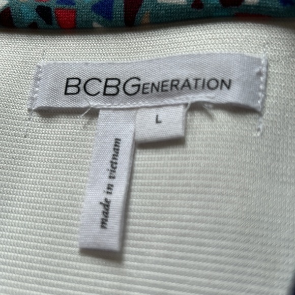 BCBGeneration Mini Skirt Size L 4” Wide Elastic Waist Awesome Print Poly Blend - Picture 3 of 9